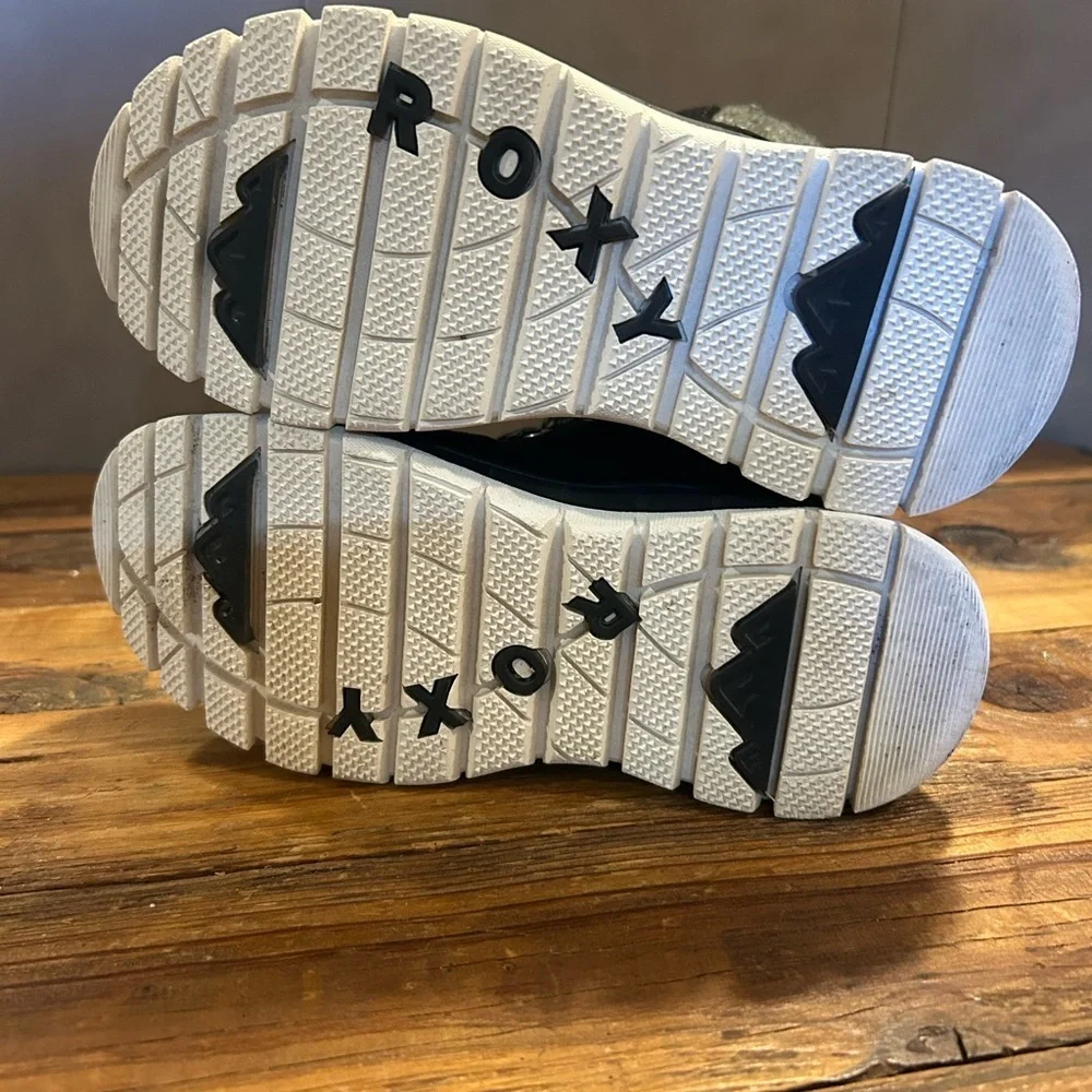 Roxy girls Karmel lace up boots